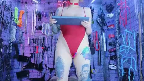 Snapshot of pandoranez chatting on 10/25/25, 11:21 PandoraNez online show from 10/25/25, 11:21