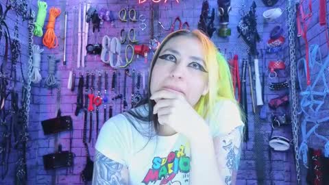 Snapshot of pandoranez chatting on 11/19/25, 06:13 PandoraNez online show from 11/19/25, 06:13