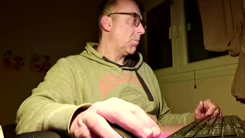 Snapshot of pansak1973 chatting on 02/23/25, 05:29 pansak1973 online show from 02/23/25, 05:29