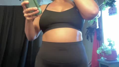 Snapshot of pantiesofthefae chatting on 01/14/25, 05:01 Pantiesofthefae online show from 01/14/25, 05:01