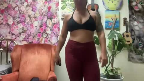 Snapshot of pantiesofthefae chatting on 09/16/25, 11:22 Pantiesofthefae online show from 09/16/25, 11:22