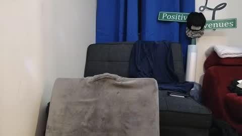 PantsLessTraveler online show from 03/08/25, 12:30