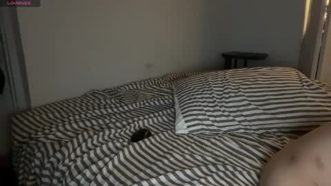 PantsLessTraveler online show from 04/12/26, 07:57