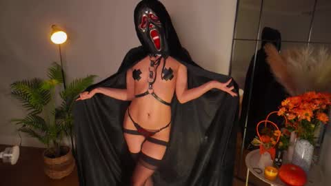 Kristina Kriss online show from 10/31/25, 10:44