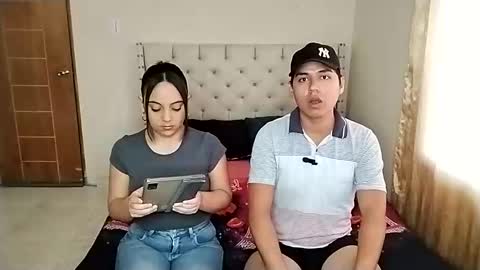 Paola 23 and Andres 25 online show from 11/22/25, 06:51