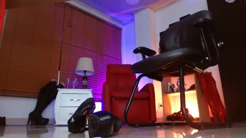 Snapshot of paola_xxt chatting on 11/13/25, 10:36 PAOLA online show from 11/13/25, 10:36