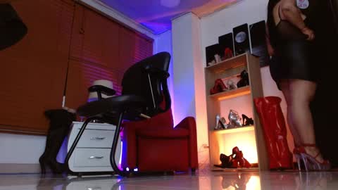 Snapshot of paola_xxt chatting on 11/26/25, 10:05 PAOLA online show from 11/26/25, 10:05