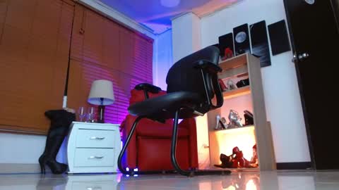 Snapshot of paola_xxt chatting on 12/01/25, 10:42 PAOLA online show from 12/01/25, 10:42