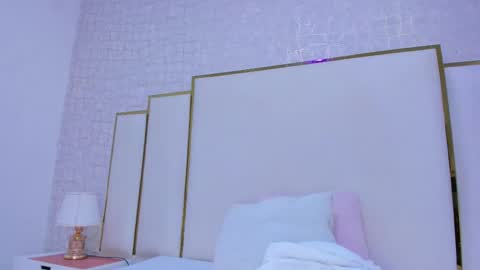 Paola  online show from 10/21/25, 11:33