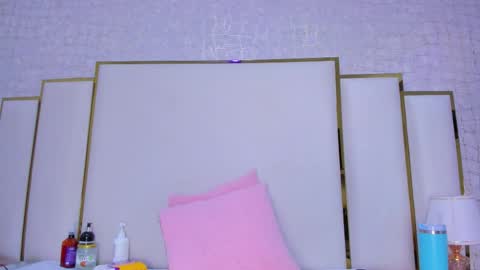 Paola  online show from 10/23/25, 12:04