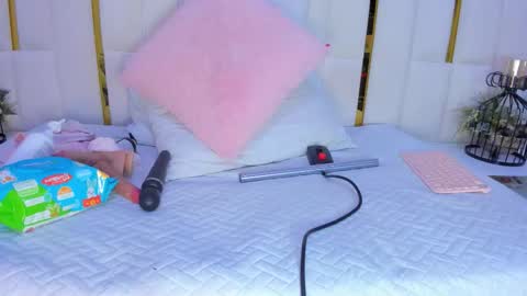 Paola  online show from 12/23/25, 08:34