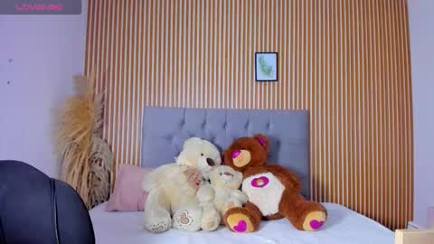 paola online show from 02/14/26, 12:07