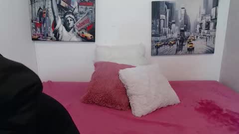 Paola online show from 12/01/25, 12:21