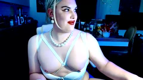 Snapshot of paoladoll chatting on 06/08/26, 01:44 Sarina Williams online show from 06/08/26, 01:44