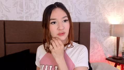 paolagh_ online show from 04/21/26, 03:24