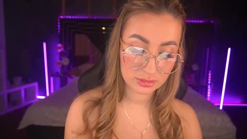 Lia online show from 02/09/25, 07:19