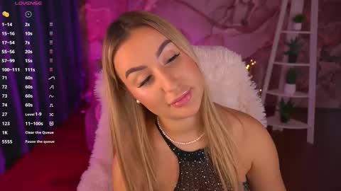 Lia online show from 12/03/25, 09:51