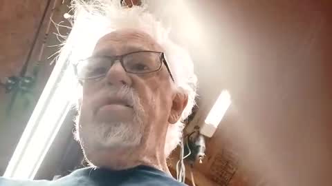 papajb70 online show from 11/28/25, 01:41