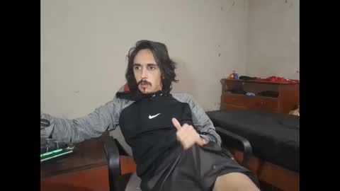 Snapshot of papito20cm chatting on 12/02/24, 07:14 Lau online show from 12/02/24, 07:14