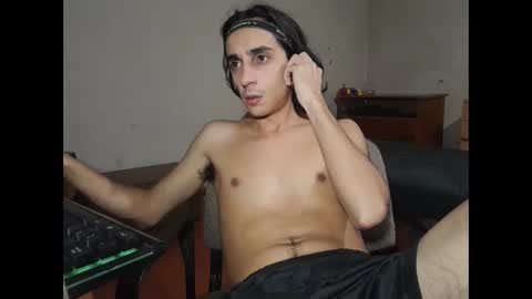 Snapshot of papito20cm chatting on 12/13/24, 02:43 Lau online show from 12/13/24, 02:43