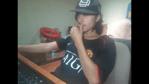 Snapshot of papito20cm chatting on 12/27/24, 01:50 Lau online show from 12/27/24, 01:50