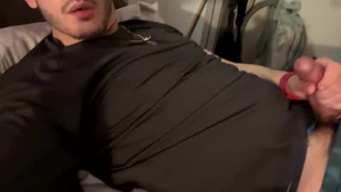 Snapshot of papitochulito_ chatting on 02/16/25, 12:32 papitochulito_ online show from 02/16/25, 12:32