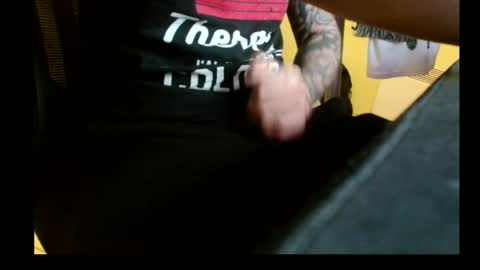 Snapshot of papychuo chatting on 11/25/25, 02:11 papychuo online show from 11/25/25, 02:11