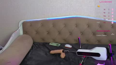 Snapshot of paradisepleasure_ chatting on 12/27/24, 05:09 Allie Alex Thumbs up if you like us online show from 12/27/24, 05:09