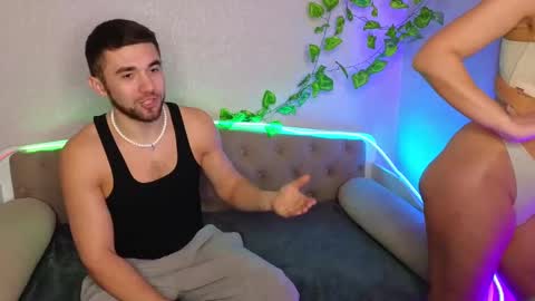 Snapshot of paradisepleasure_ chatting on 02/20/25, 01:57 Allie Alex Thumbs up if you like us online show from 02/20/25, 01:57