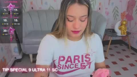 Snapshot of paris09_v chatting on 05/02/26, 03:33 PARIS online show from 05/02/26, 03:33