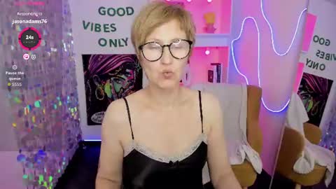 Snapshot of paris_cherry chatting on 07/26/26, 12:56 Paris online show from 07/26/26, 12:56