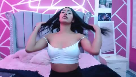 Snapshot of paris_hot12 chatting on 01/28/25, 01:38 paris online show from 01/28/25, 01:38