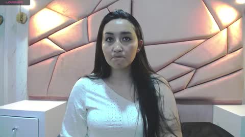 Snapshot of paris_love19 chatting on 11/26/25, 08:15 kitty online show from 11/26/25, 08:15