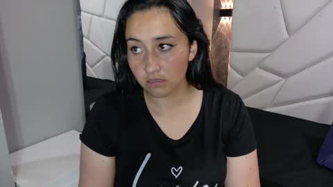 Snapshot of paris_love19 chatting on 11/27/25, 08:16 kitty online show from 11/27/25, 08:16