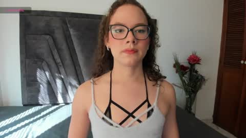 Snapshot of paris_mendez chatting on 06/11/26, 12:58 PARIS LOVE online show from 06/11/26, 12:58