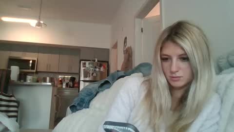 parisbaby2000 online show from 11/12/25, 03:34