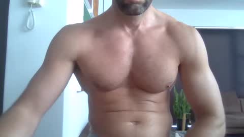 Snapshot of parisien75015 chatting on 12/16/24, 12:16 Porn Actor 21cm Hetero online show from 12/16/24, 12:16