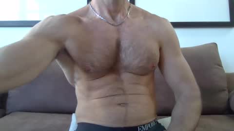 Snapshot of parisien75015 chatting on 03/10/25, 01:10 Porn Actor 21cm Hetero online show from 03/10/25, 01:10