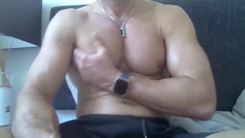 Porn Actor 21cm Hetero online show from 02/14/26, 10:12