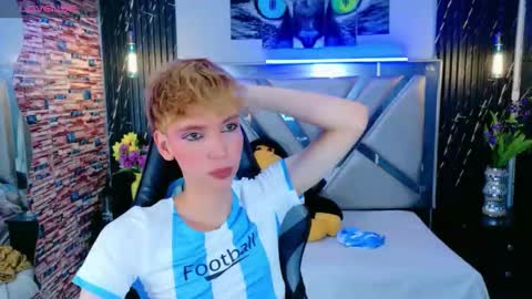 Snapshot of park_jimin1 chatting on 09/13/25, 02:44 park_jimin1 online show from 09/13/25, 02:44