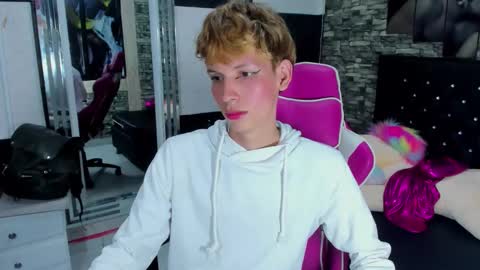 Snapshot of park_jimin1 chatting on 09/21/25, 01:35 park_jimin1 online show from 09/21/25, 01:35