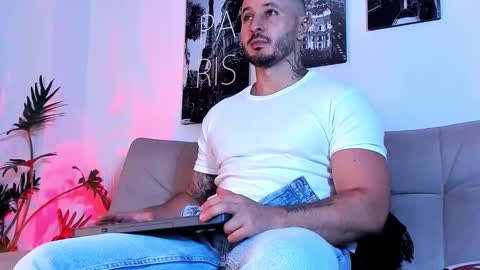 Snapshot of parker_lavine chatting on 10/24/25, 02:08 parker lavine online show from 10/24/25, 02:08