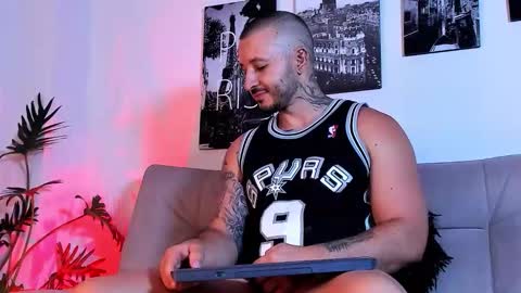 Snapshot of parker_lavine chatting on 10/25/25, 02:19 parker lavine online show from 10/25/25, 02:19