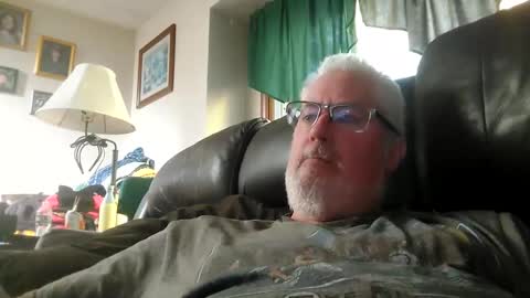 Snapshot of part86 chatting on 10/18/25, 01:23 part86 online show from 10/18/25, 01:23