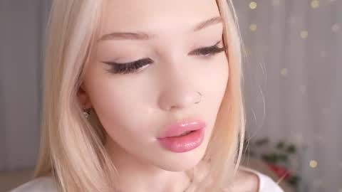 Snapshot of party_4_u chatting on 11/18/25, 04:00 Sofi online show from 11/18/25, 04:00