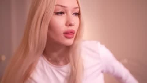 Snapshot of party_4_u chatting on 11/22/25, 12:04 Sofi online show from 11/22/25, 12:04