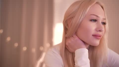 Snapshot of party_4_u chatting on 11/24/25, 12:49 Sofi online show from 11/24/25, 12:49