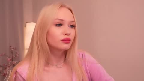 Snapshot of party_4_u chatting on 11/27/25, 01:57 Sofi online show from 11/27/25, 01:57