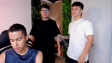 Snapshot of party_guyssex chatting on 03/06/25, 01:14 liampacoyosh and erick online show from 03/06/25, 01:14