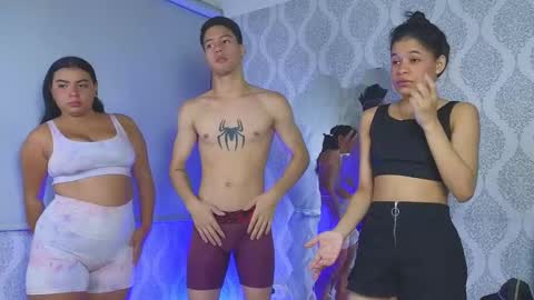 Snapshot of partyhottwink chatting on 11/11/25, 01:33 Danna online show from 11/11/25, 01:33